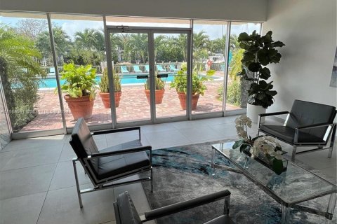 Condominio en venta en Hallandale Beach, Florida, 2 dormitorios, 111.48 m2 № 1206625 - foto 22