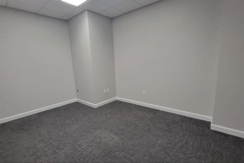 Propiedad comercial en venta en Orlando, Florida, 289.02 m2 № 1129474 - foto 19