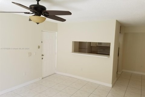Купить кондоминиум в Мирамар, Флорида 1 спальня, 61.78м2, № 1147714 - фото 16