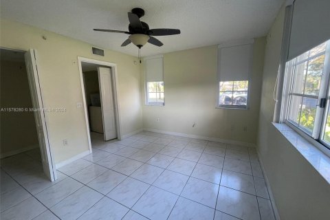 Купить кондоминиум в Мирамар, Флорида 1 спальня, 61.78м2, № 1147714 - фото 8