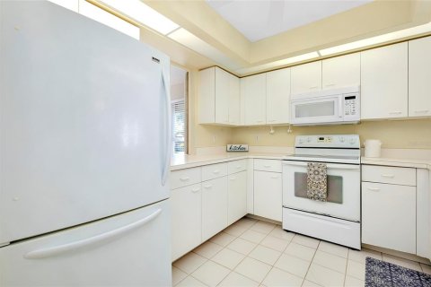 Condo in Venice, Florida, 2 bedrooms  № 1352533 - photo 13