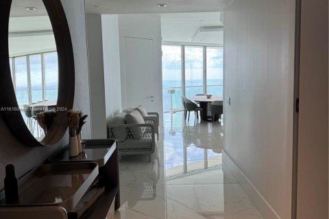 Condo in Sunny Isles Beach, Florida, 4 bedrooms  № 1237798 - photo 2