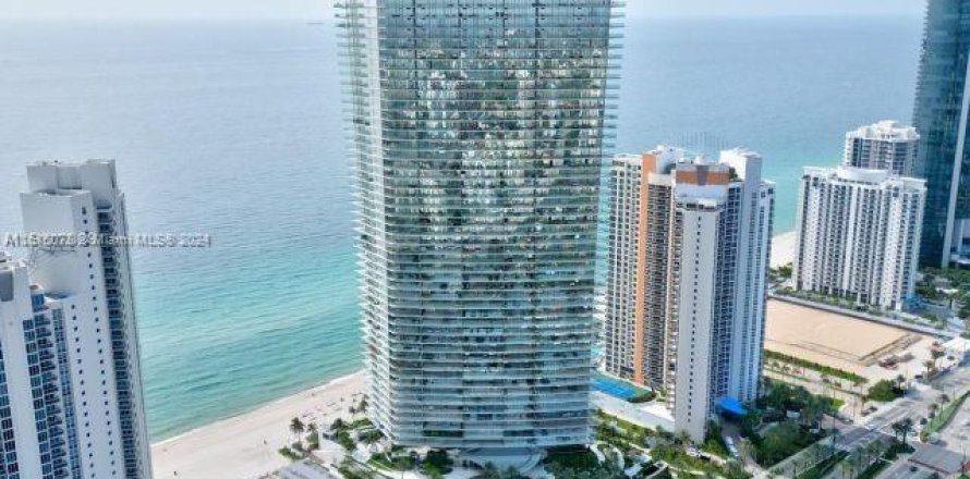 Condo in Sunny Isles Beach, Florida, 4 bedrooms  № 1237798