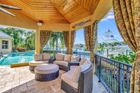 Villa ou maison à vendre à Stuart, Floride: 4 chambres, 313.27 m2 № 925493 - photo 4