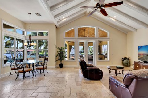 Villa ou maison à vendre à Stuart, Floride: 4 chambres, 313.27 m2 № 925493 - photo 24