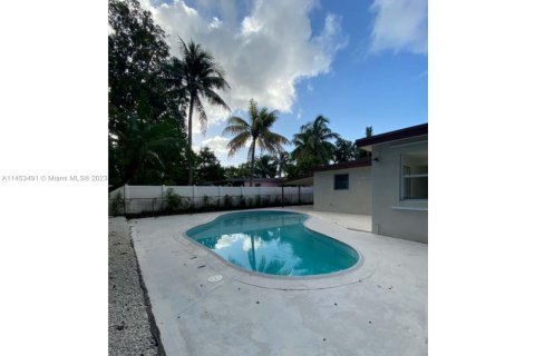 Villa ou maison à louer à Fort Lauderdale, Floride: 3 chambres, 141.12 m2 № 720213 - photo 4