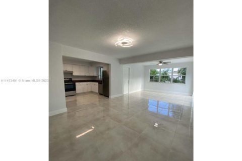 Villa ou maison à louer à Fort Lauderdale, Floride: 3 chambres, 141.12 m2 № 720213 - photo 11