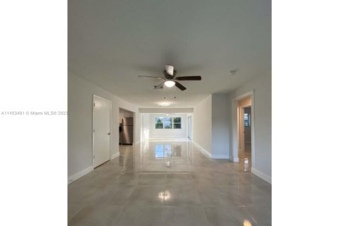 Villa ou maison à louer à Fort Lauderdale, Floride: 3 chambres, 141.12 m2 № 720213 - photo 8