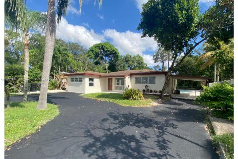 Villa ou maison à louer à Fort Lauderdale, Floride: 3 chambres, 141.12 m2 № 720213 - photo 1