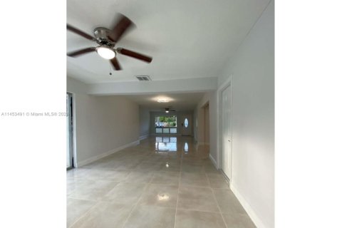 Villa ou maison à louer à Fort Lauderdale, Floride: 3 chambres, 141.12 m2 № 720213 - photo 14