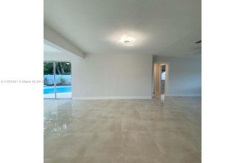 Villa ou maison à louer à Fort Lauderdale, Floride: 3 chambres, 141.12 m2 № 720213 - photo 13