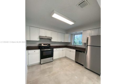 Casa en alquiler en Fort Lauderdale, Florida, 3 dormitorios, 141.12 m2 № 720213 - foto 12