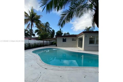 Casa en alquiler en Fort Lauderdale, Florida, 3 dormitorios, 141.12 m2 № 720213 - foto 5