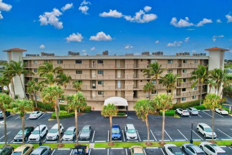 Condo in South Palm Beach, Florida, 2 bedrooms  № 914489 - photo 8