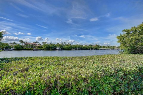 Condo in South Palm Beach, Florida, 2 bedrooms  № 914489 - photo 15