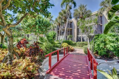 Condo in South Palm Beach, Florida, 2 bedrooms  № 914489 - photo 14