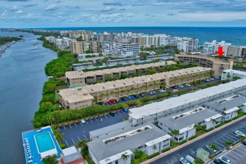 Condo in South Palm Beach, Florida, 2 bedrooms  № 914489 - photo 2