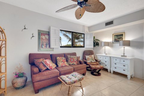 Condo in South Palm Beach, Florida, 2 bedrooms  № 914489 - photo 23