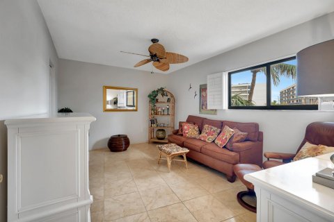 Condo in South Palm Beach, Florida, 2 bedrooms  № 914489 - photo 24