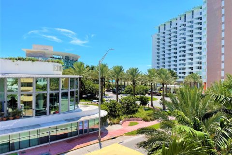 Condominio en venta en Miami Beach, Florida, 2 dormitorios, 100.06 m2 № 124553 - foto 18