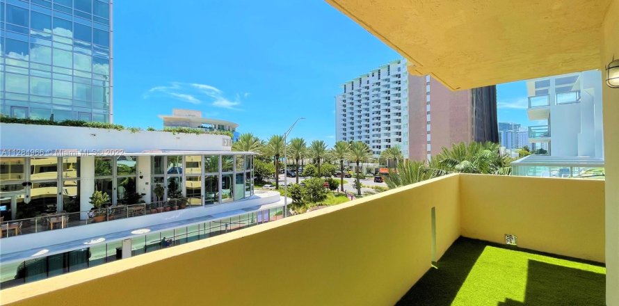 Condominio en Miami Beach, Florida, 2 dormitorios  № 124553
