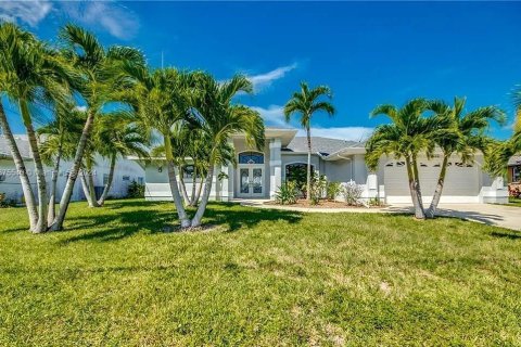 Villa ou maison à vendre à Cape Coral, Floride: 3 chambres, 173.63 m2 № 1401449 - photo 1