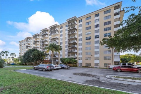 Condo in Lauderhill, Florida, 2 bedrooms  № 924032 - photo 28