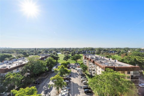 Condo in Lauderhill, Florida, 2 bedrooms  № 924032 - photo 1