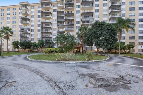 Copropriété à vendre à Lauderhill, Floride: 2 chambres, 111.48 m2 № 924032 - photo 2