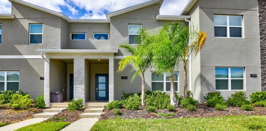 Townhouse in Davenport, Florida 4 bedrooms, 177.81 sq.m. № 1268095