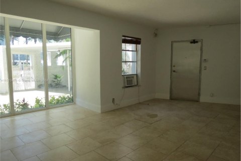 Condo in Miami Beach, Florida, 1 bedroom  № 1162619 - photo 11