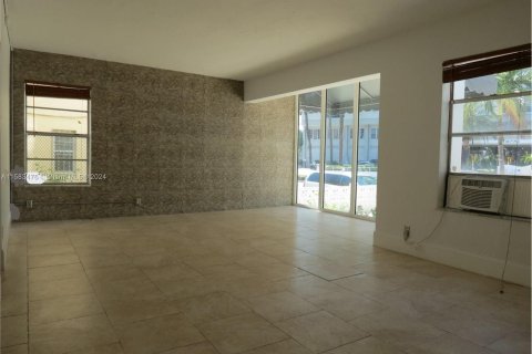 Condo in Miami Beach, Florida, 1 bedroom  № 1162619 - photo 3