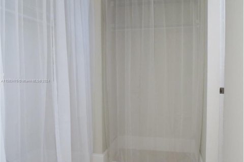 Condo in Miami Beach, Florida, 1 bedroom  № 1162619 - photo 10