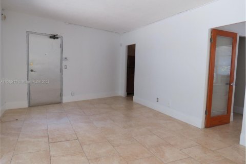 Condo in Miami Beach, Florida, 1 bedroom  № 1162619 - photo 12