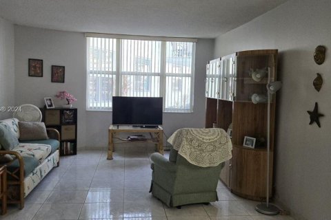 Condominio en venta en Hallandale Beach, Florida, 2 dormitorios, 87.33 m2 № 1391982 - foto 7