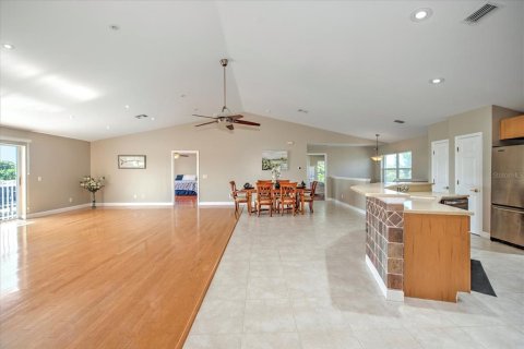 Villa ou maison à vendre à North Fort Myers, Floride: 6 chambres, 409.51 m2 № 1343461 - photo 5