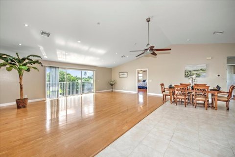 Villa ou maison à vendre à North Fort Myers, Floride: 6 chambres, 409.51 m2 № 1343461 - photo 7