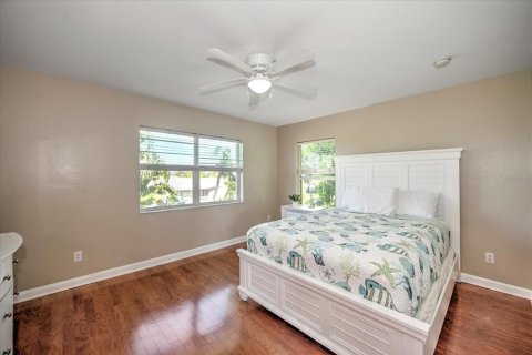 House in North Fort Myers, Florida 6 bedrooms, 409.51 sq.m. № 1343461 - photo 22