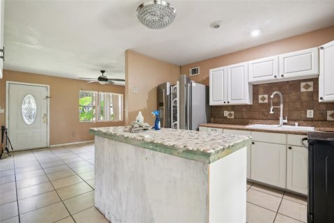 House in Ocala, Florida 5 bedrooms, 162.86 sq.m. № 1343427 - photo 28