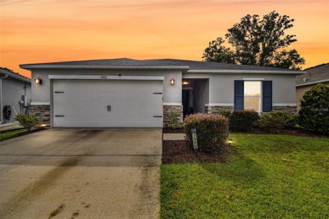 House in Lakeland, Florida 4 bedrooms, 158.58 sq.m. № 1343393 - photo 1