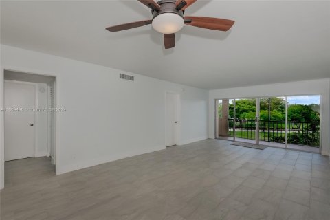 Condo in Sunrise, Florida, 2 bedrooms  № 1386057 - photo 3