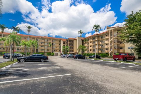 Condo in Sunrise, Florida, 2 bedrooms  № 1386057 - photo 1