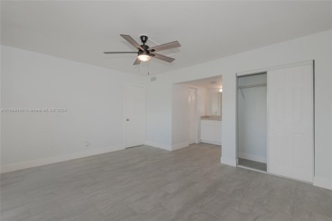 Condo in Sunrise, Florida, 2 bedrooms  № 1386057 - photo 17