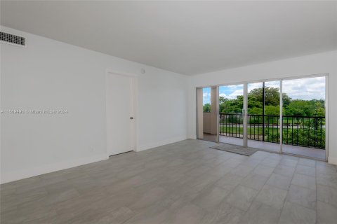 Condo in Sunrise, Florida, 2 bedrooms  № 1386057 - photo 4