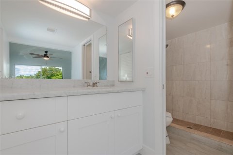 Condo in Sunrise, Florida, 2 bedrooms  № 1386057 - photo 19