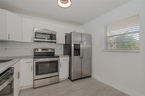 Condo in Sunrise, Florida, 2 bedrooms  № 1386057 - photo 11