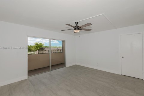 Condo in Sunrise, Florida, 2 bedrooms  № 1386057 - photo 16