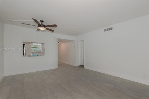 Condo in Sunrise, Florida, 2 bedrooms  № 1386057 - photo 8