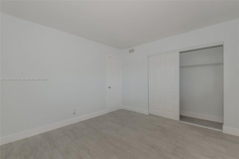 Condo in Sunrise, Florida, 2 bedrooms  № 1386057 - photo 24