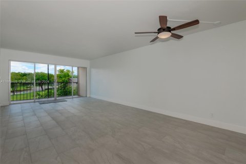 Condo in Sunrise, Florida, 2 bedrooms  № 1386057 - photo 2